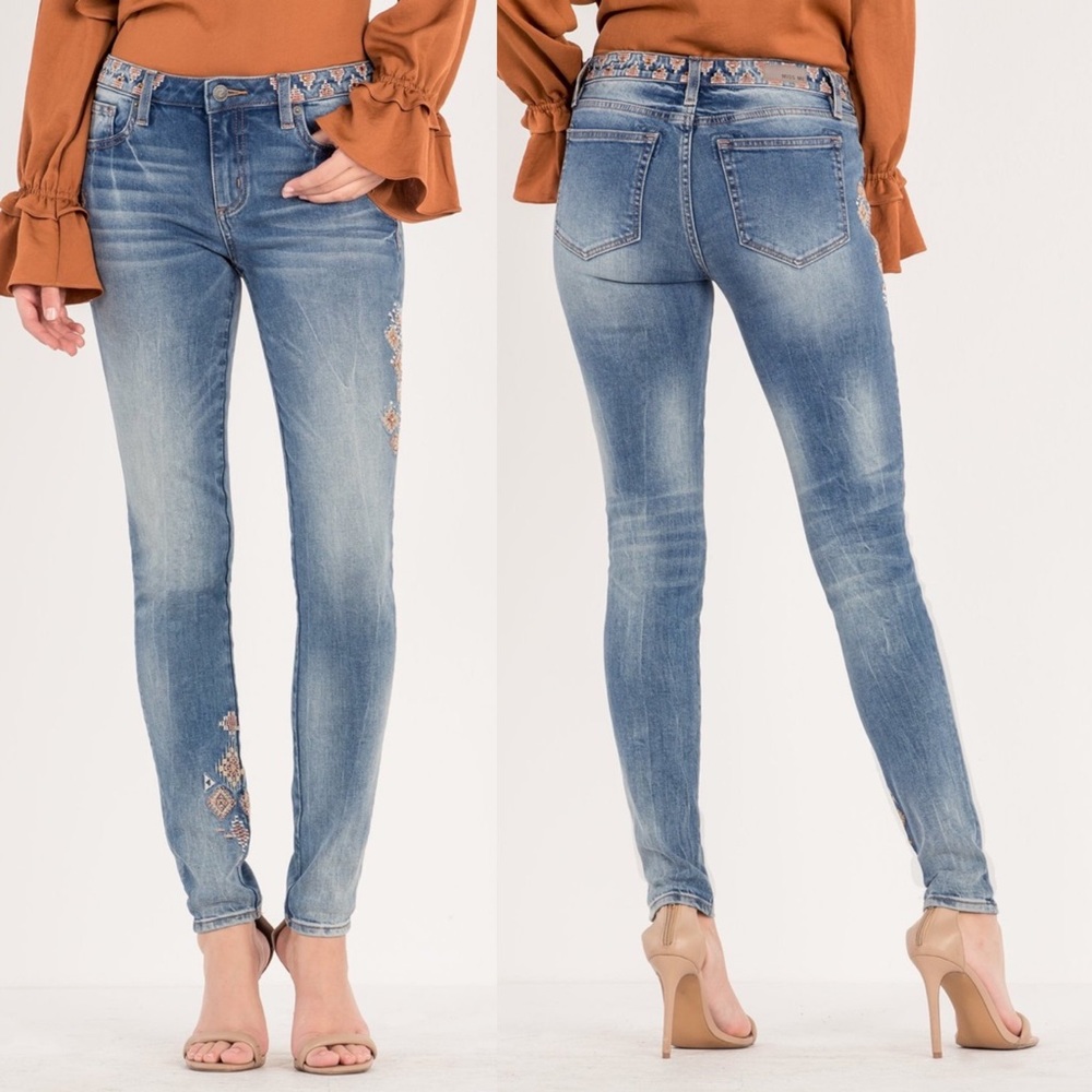 NWT Miss Me Aztec Embroidered Skinny M2156S Sz. 29